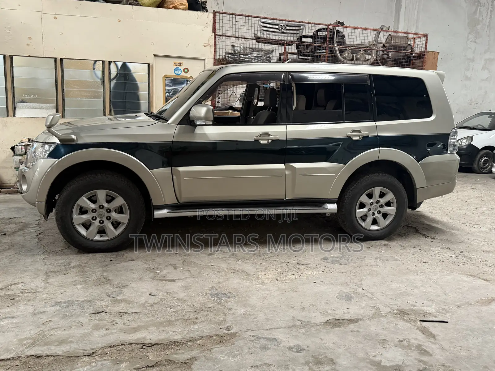 Mitsubishi Pajero V90 3.2 DI-D 2014 Gray