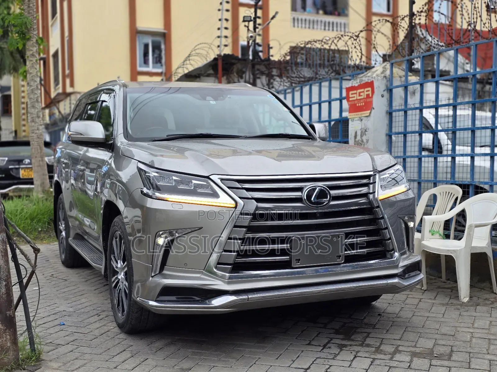 Lexus LX 570 (5 seats) AWD 2018 Gold