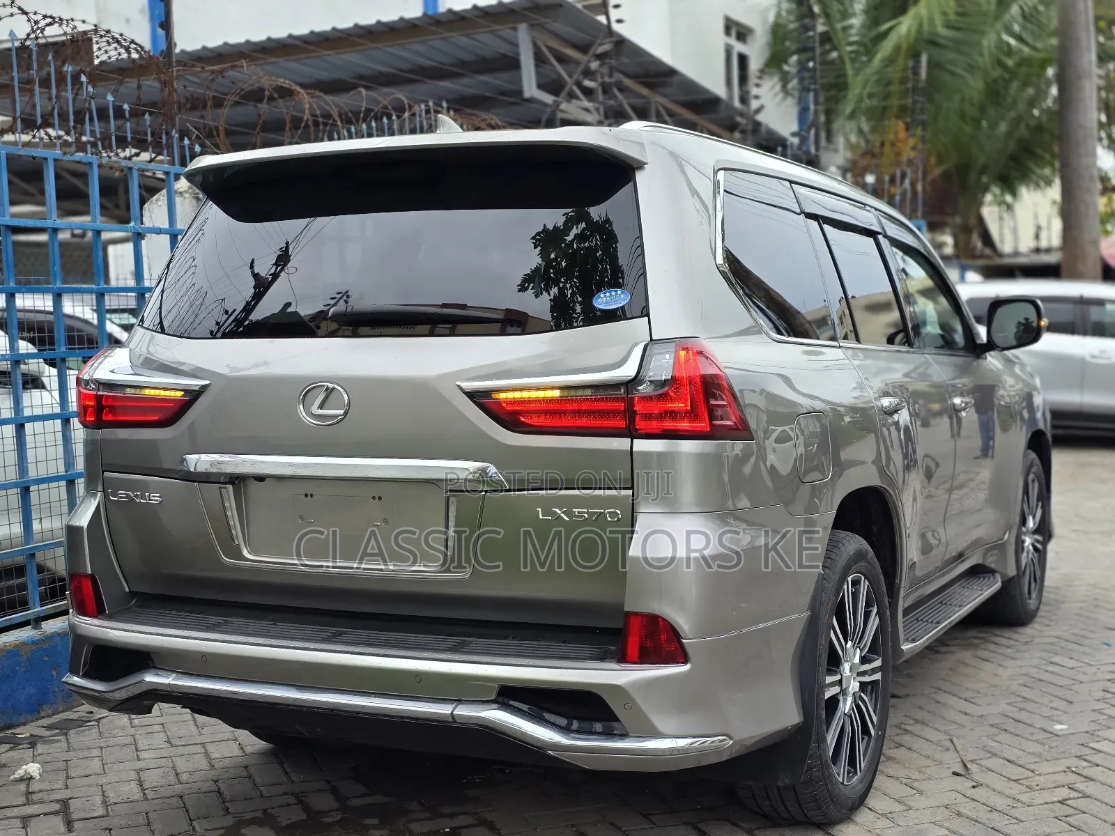Lexus LX 570 (5 seats) AWD 2018 Gold