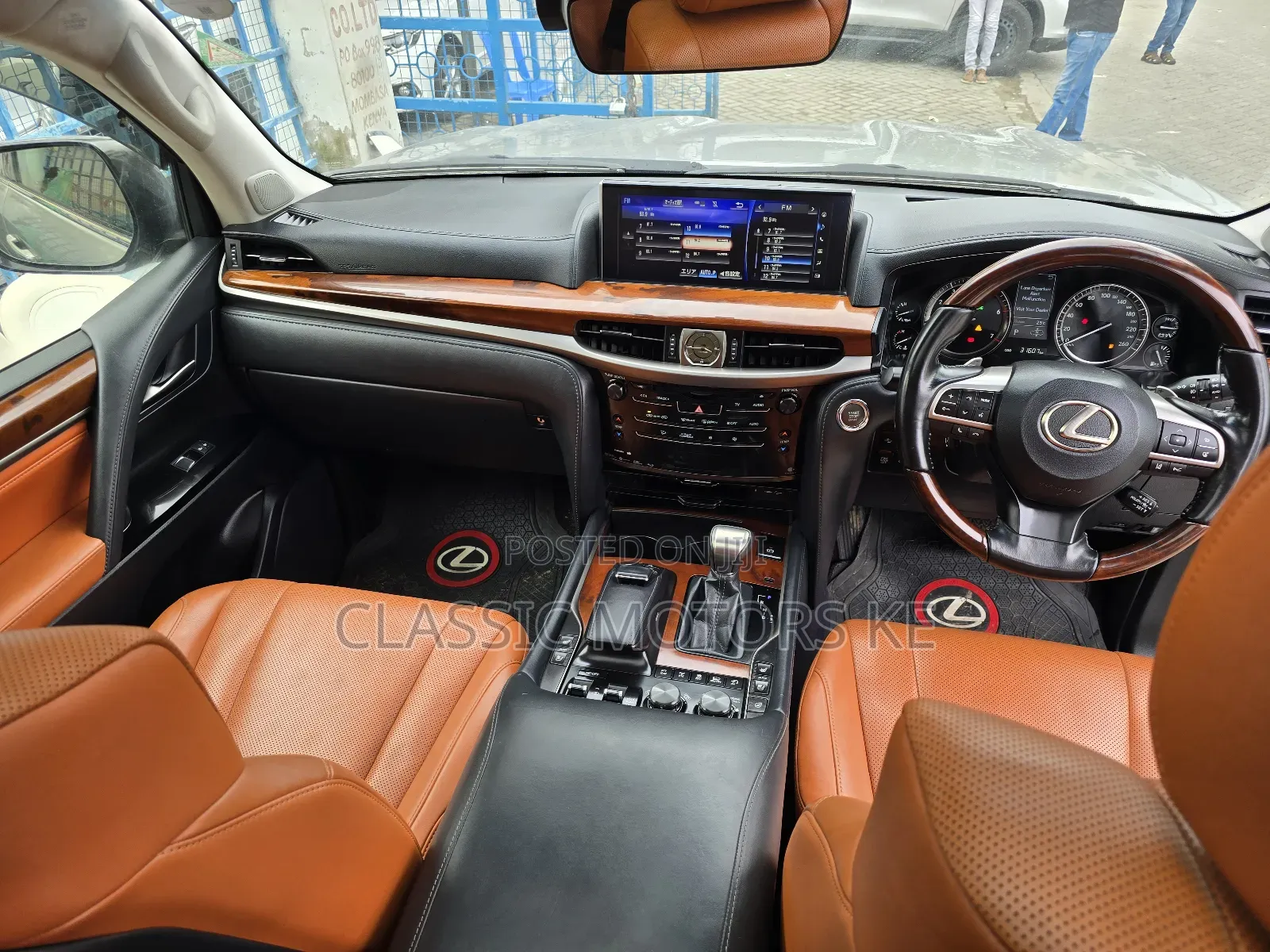 Lexus LX 570 (5 seats) AWD 2018 Gold