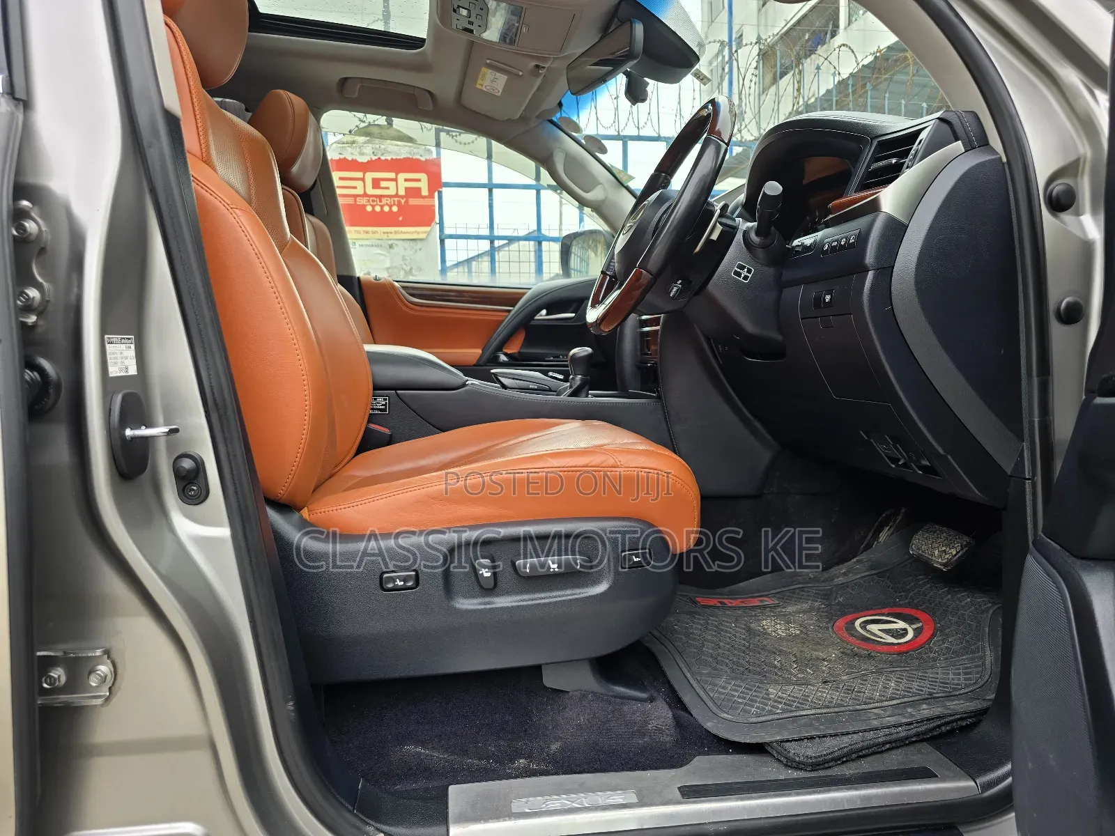 Lexus LX 570 (5 seats) AWD 2018 Gold