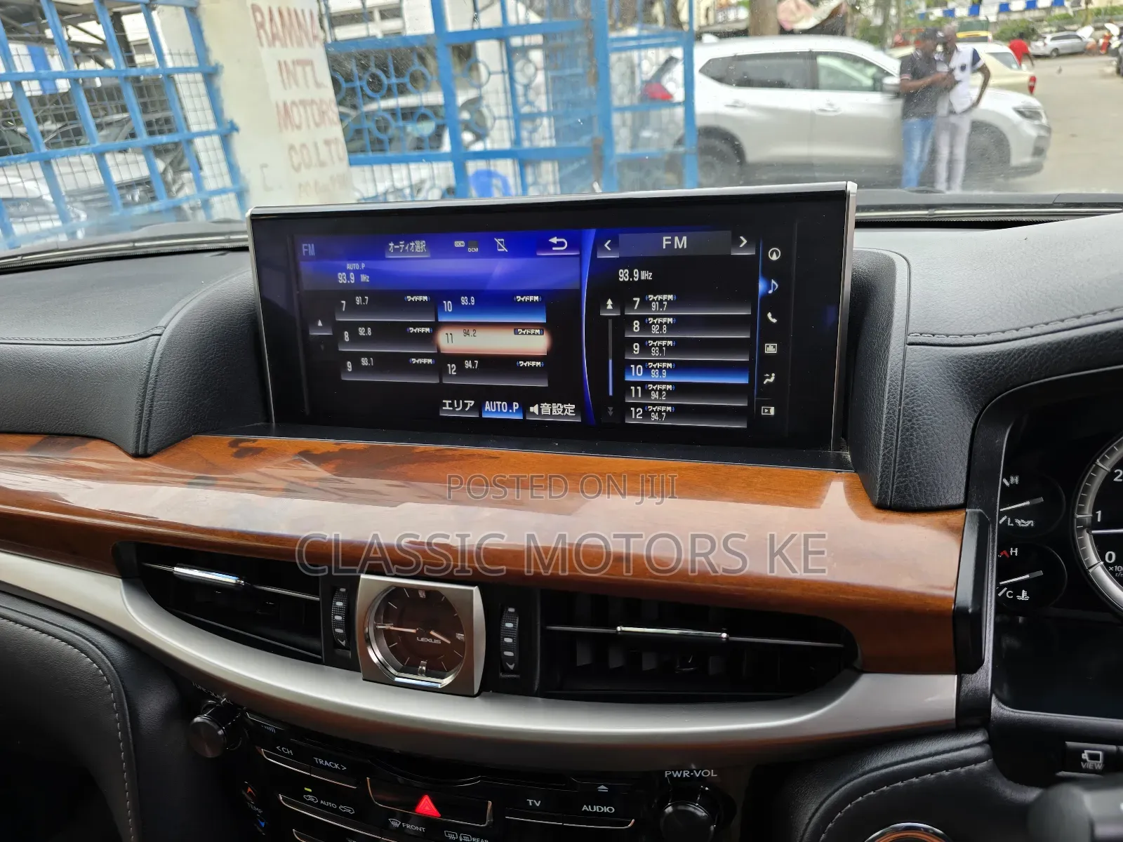 Lexus LX 570 (5 seats) AWD 2018 Gold