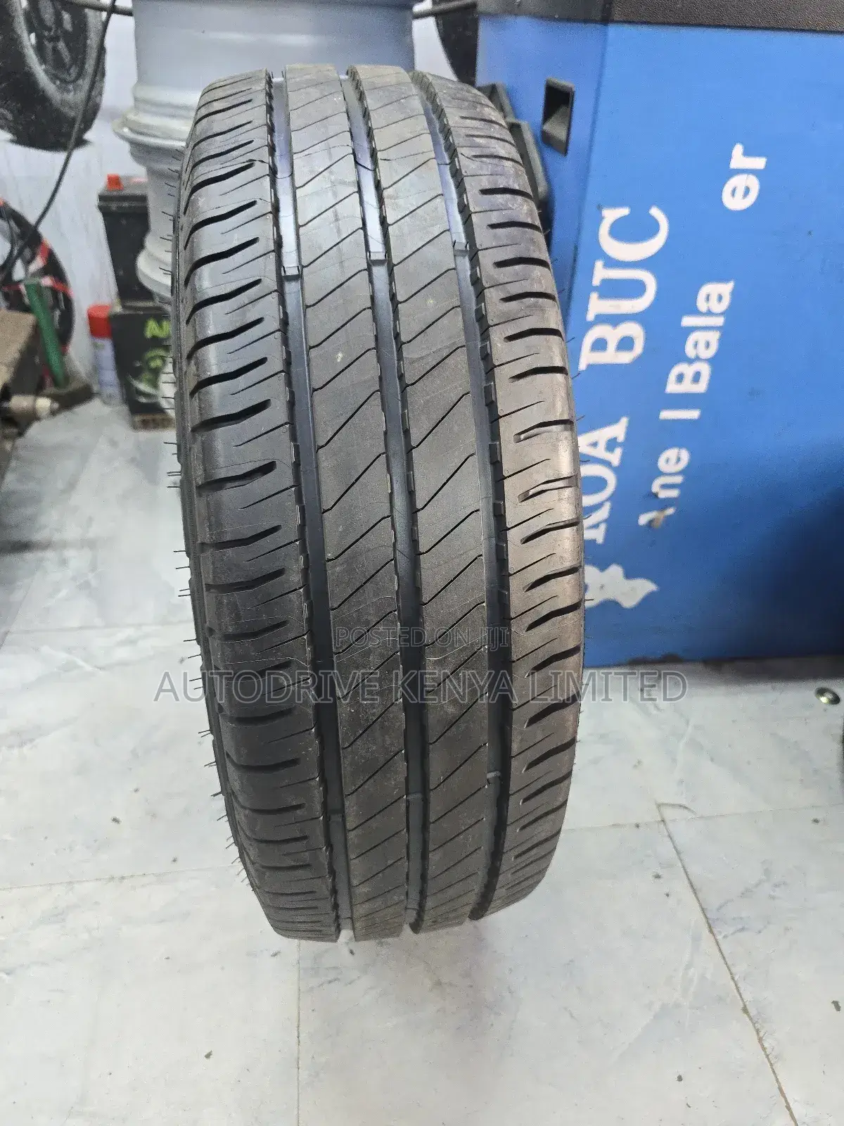 225/70r15c Michelin Commercial Tire