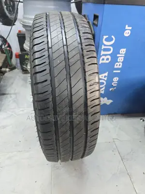 225/70r15c Michelin Commercial Tire