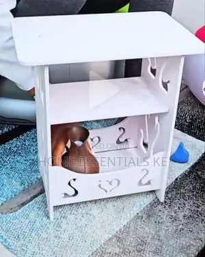 Minimalist Modern Magazine Table