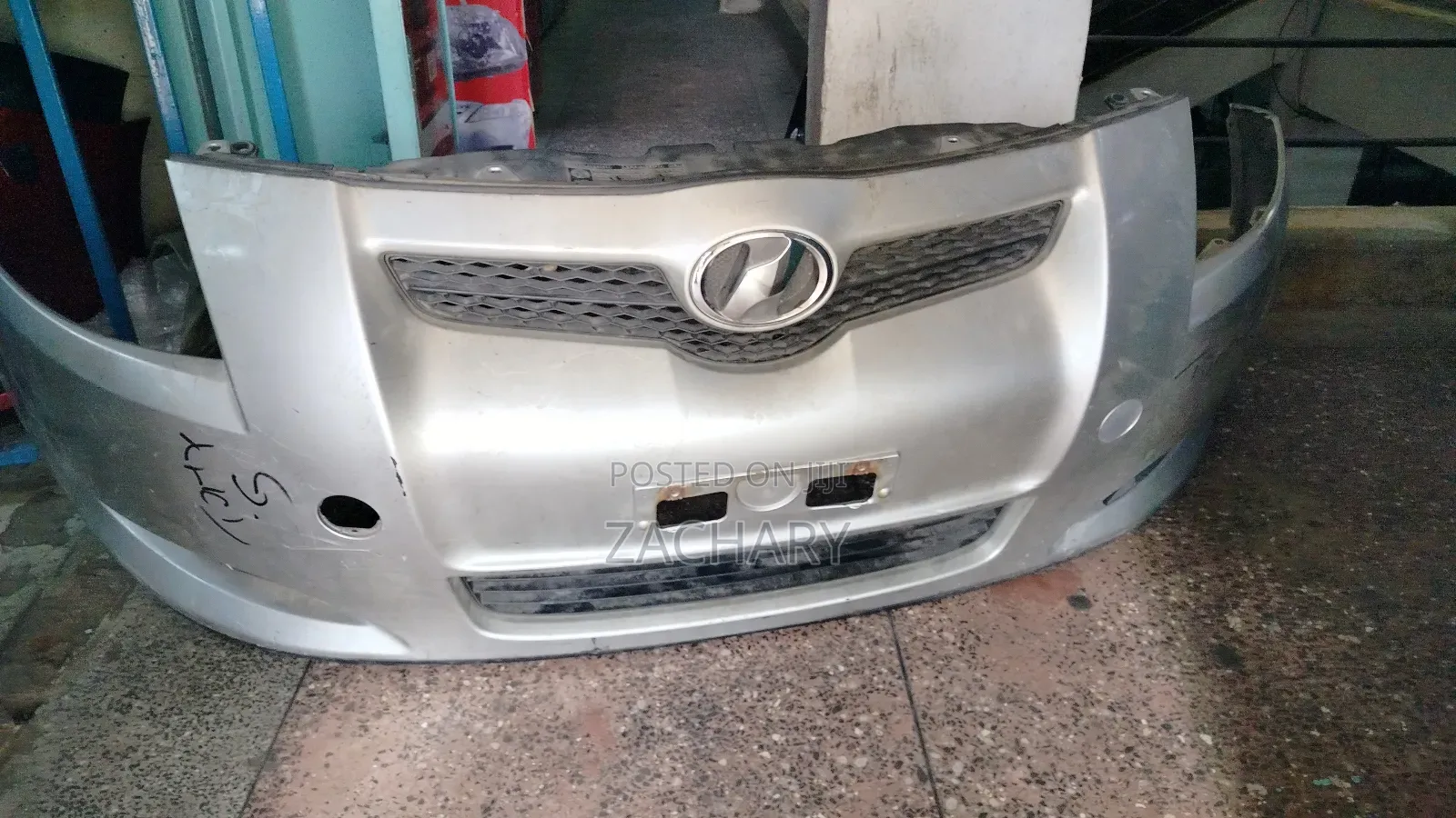 Auris 2008 Front Bumper