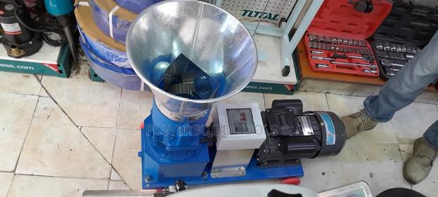 Anmal Feeds Pellet Making Machine Upto 450kg With Motor
