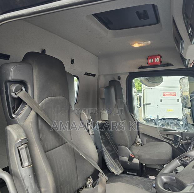 Mercedes Arocs Tipper 4 Axle - thumbnail 7