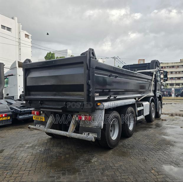 Mercedes Arocs Tipper 4 Axle - thumbnail 3