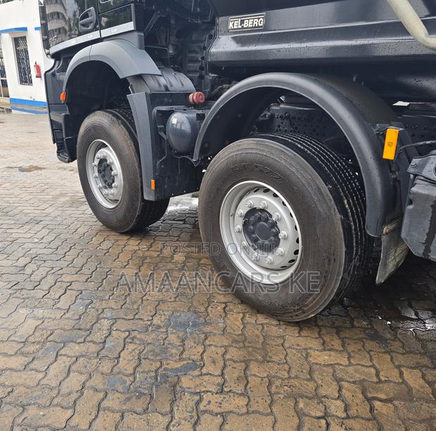 Mercedes Arocs Tipper 4 Axle - thumbnail 9