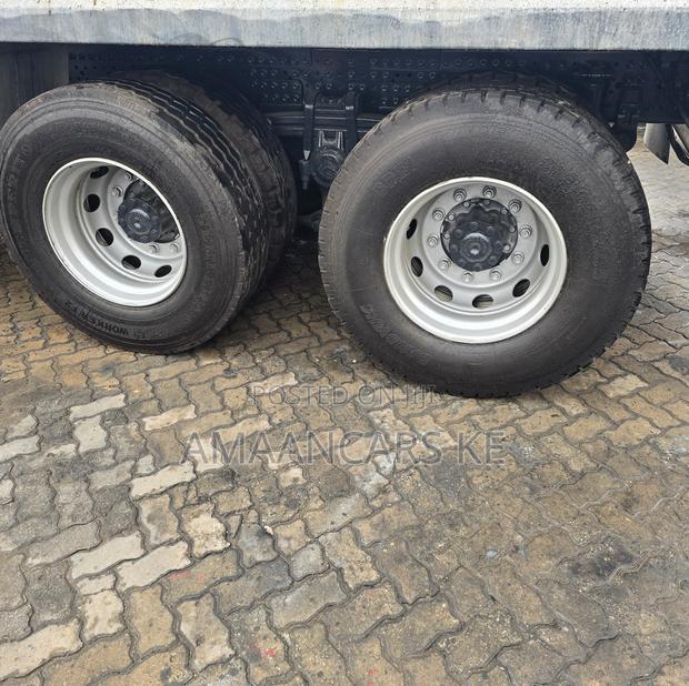 Mercedes Arocs Tipper 4 Axle - thumbnail 8