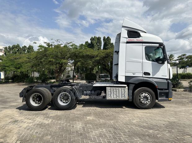 Mercedes-Benz Actros 2017 White - thumbnail 5