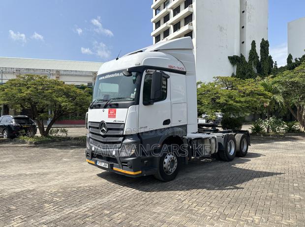 Mercedes-Benz Actros 2017 White - main view