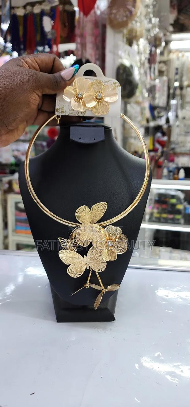 Floral Chokers Necklace - main view