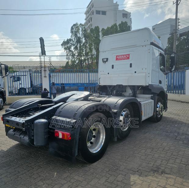 Mercedes-Benz 2017 White - thumbnail 4