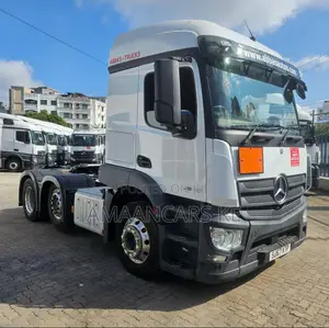 Mercedes-Benz 2017 White