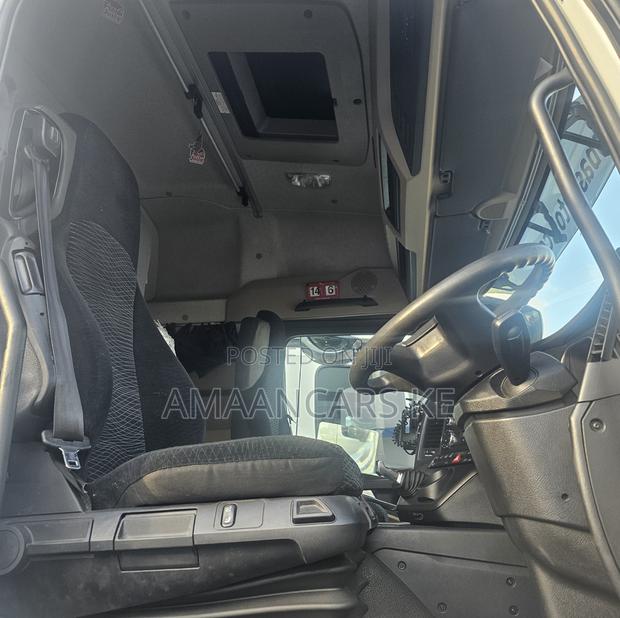 Mercedes-Benz 2017 White - thumbnail 7