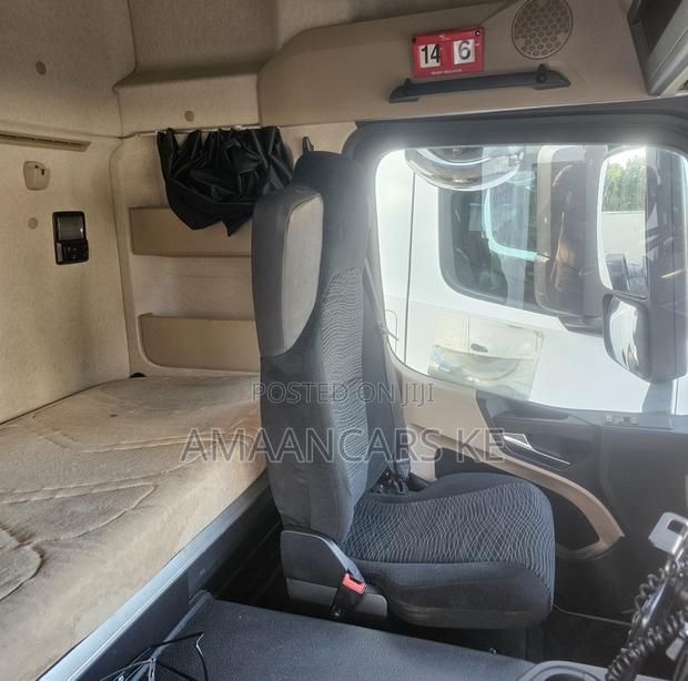 Mercedes-Benz 2017 White - thumbnail 6