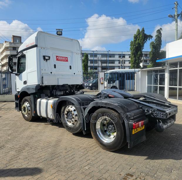 Mercedes-Benz 2017 White - thumbnail 5