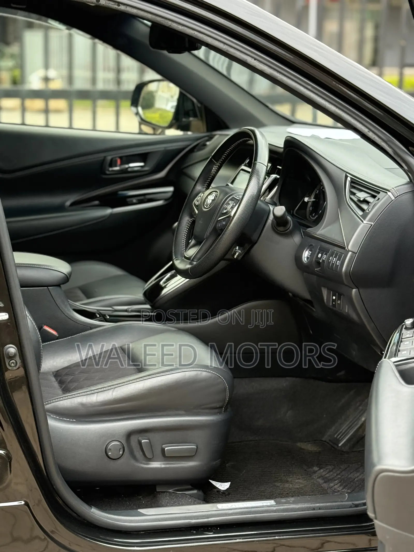 Toyota Harrier 2.0 2020 Black