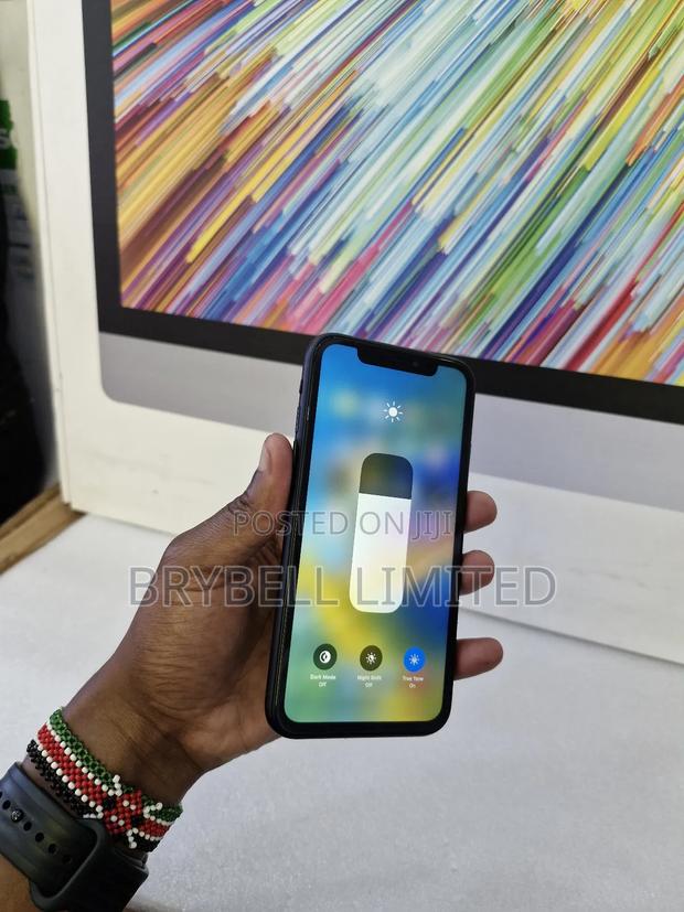 Apple iPhone XR 64 GB Black - thumbnail 7