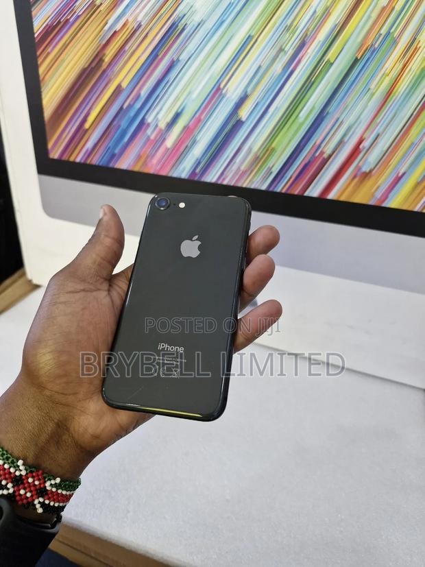 Apple iPhone 8 64 GB Black - thumbnail 5
