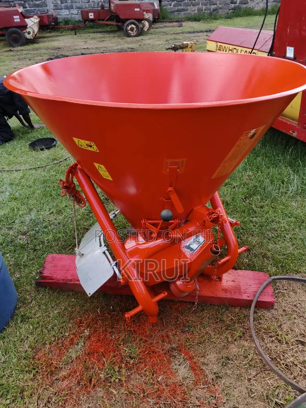 Fertilizer Spreaders - thumbnail 2