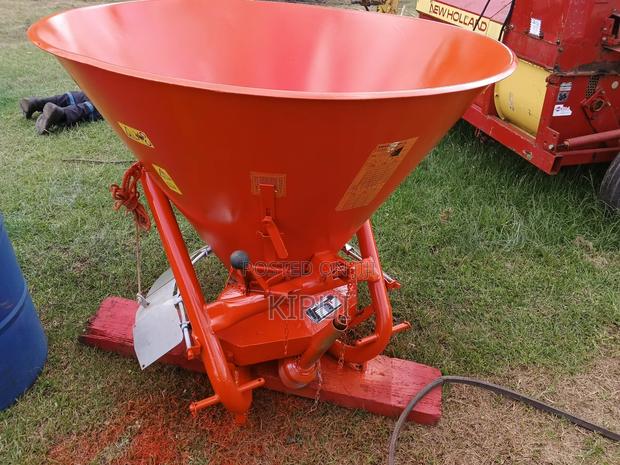 Fertilizer Spreaders - thumbnail 4
