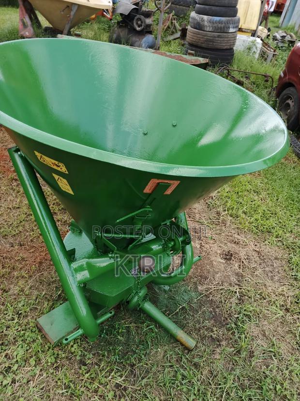 Fertilizer Spreaders - thumbnail 5