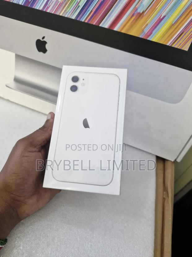 New Apple iPhone 11 128 GB White - main view