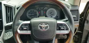 Toyota Land Cruiser 4.5 V8 TD 2018 Gold
