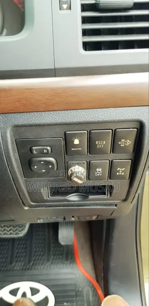 Toyota Land Cruiser 4.5 V8 TD 2018 Gold