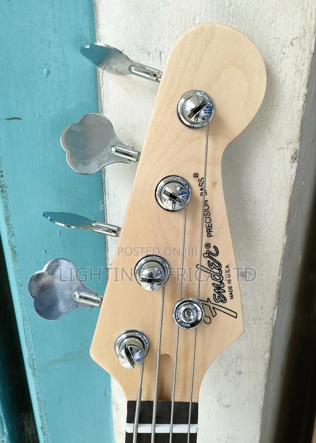 Fender 4 String Proffesional Bass Guitar - thumbnail 3