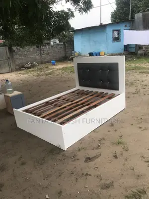 5x6 Ultra-Urban Monochrome Panel Bed
