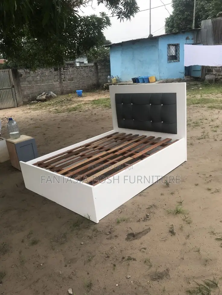 5x6 Ultra-Urban Monochrome Panel Bed