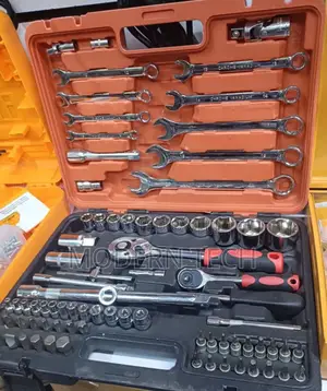 82pcs Spanner Box Tool Kit Wrench Socket Set