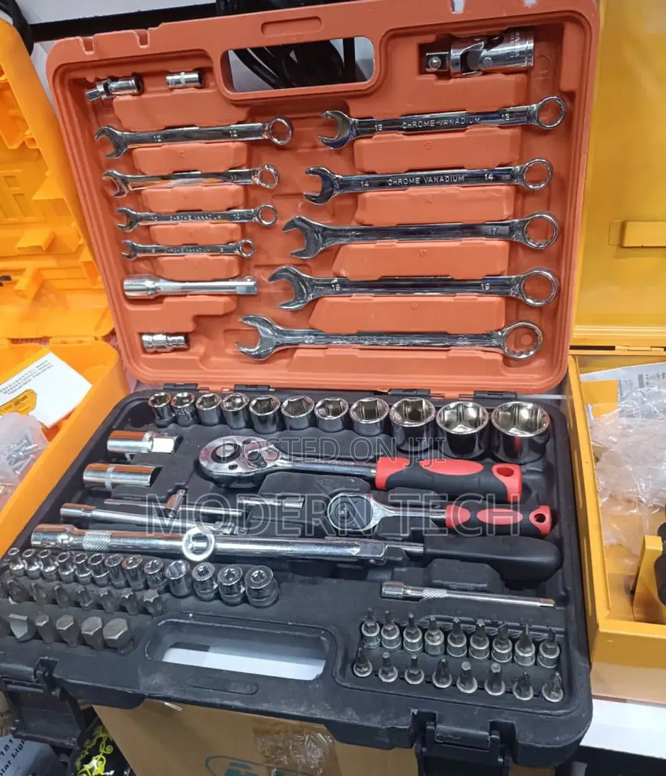 82pcs Spanner Box Tool Kit Wrench Socket Set