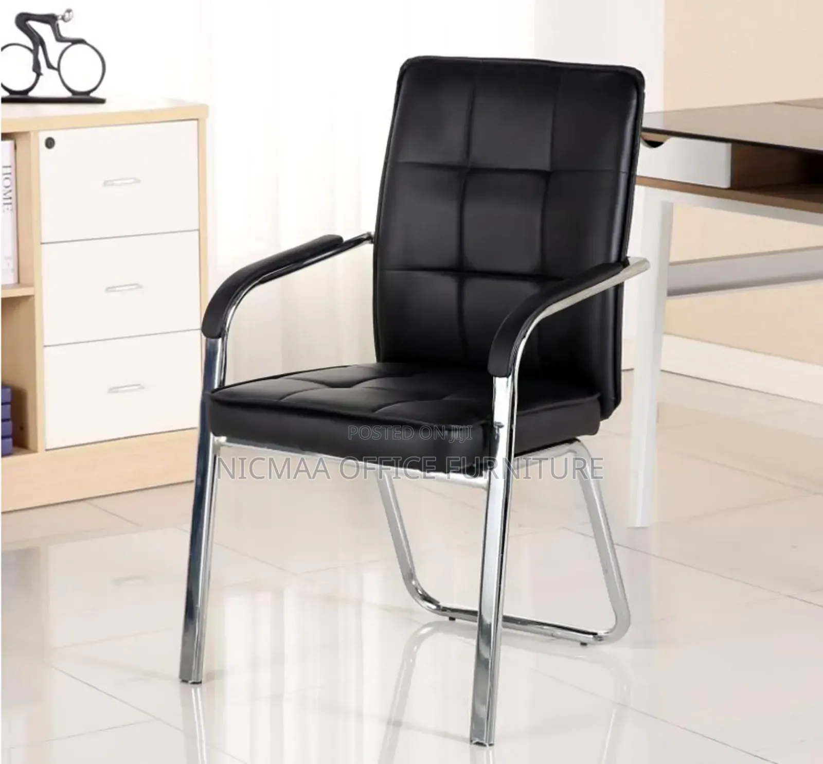 Medium Black Executive Guest Seat