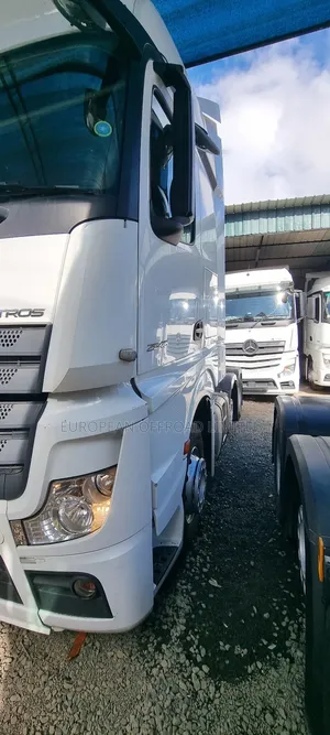 Mercedes-Benz Actros White