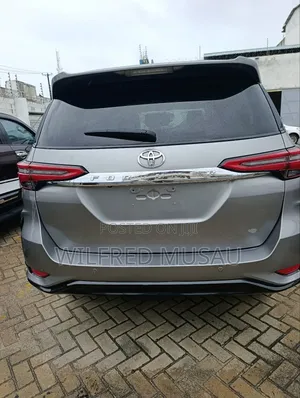 Toyota Fortuner 2018 Silver