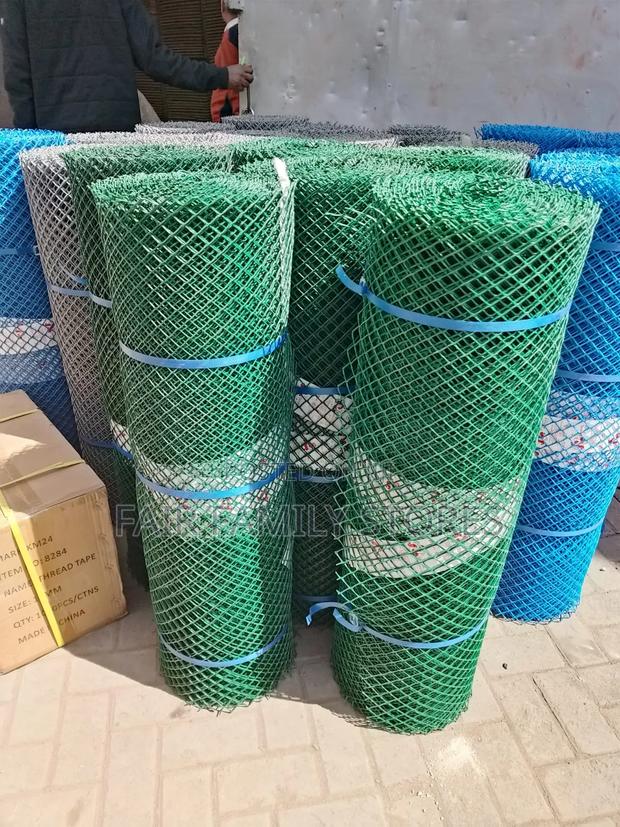 Plastic Chicken Mesh - thumbnail 3