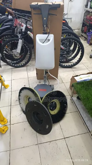 Heavy Duty Astramilano Commercial Floor Scrubber Machine