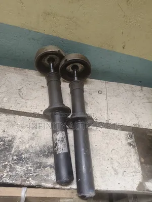 BMW X5 E70 Front Shock, Mounting