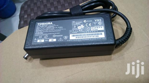 Toshiba Normal Pin Charger 65w - main view