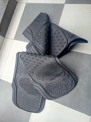 7 Seater Rubber Black Mats