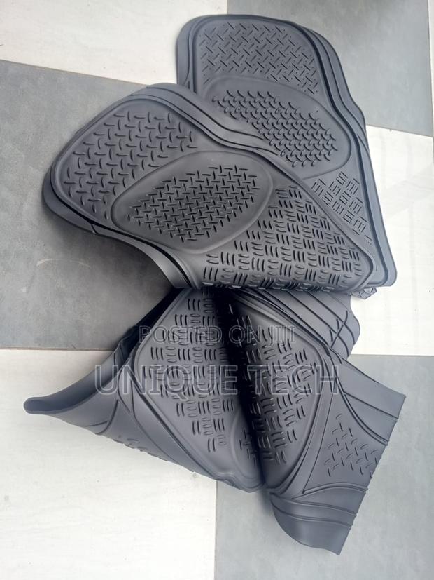 Universal Fit 7-Seater Rubber Floor Mats – All-Weather