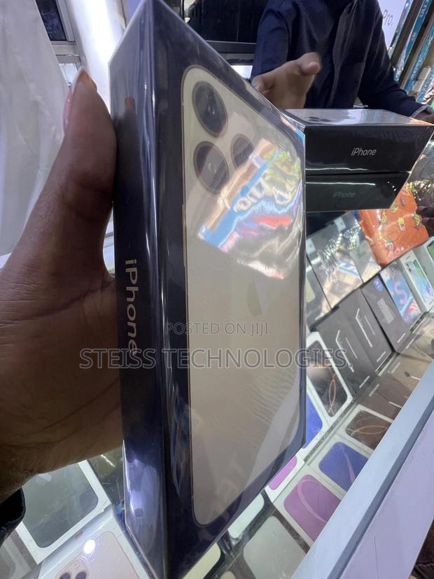New Apple iPhone 13 Pro 256 GB Gold - thumbnail 2
