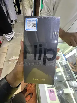 New Samsung Galaxy Z Flip4 256 GB Black