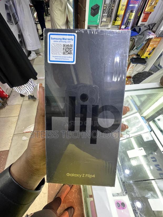 New Samsung Galaxy Z Flip4 256 GB Black - thumbnail 5