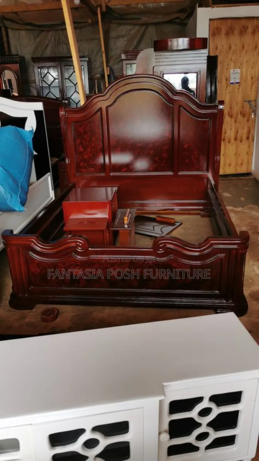 Pure Mahogany Look 5*6 Bed With Bedside Table - Rich Elegant